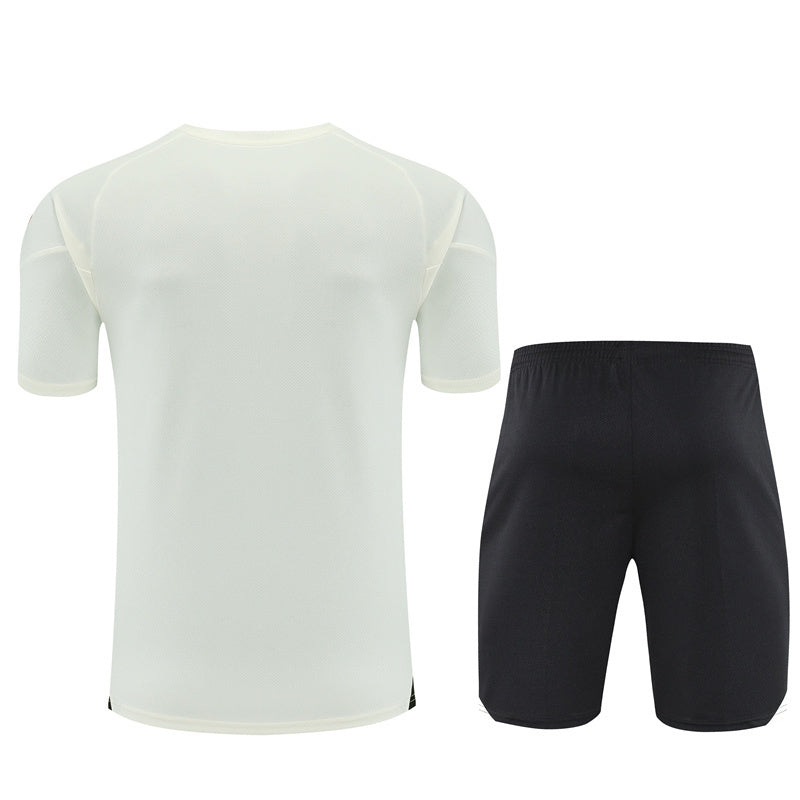 Liverpool 2025/26 Training Set Creme